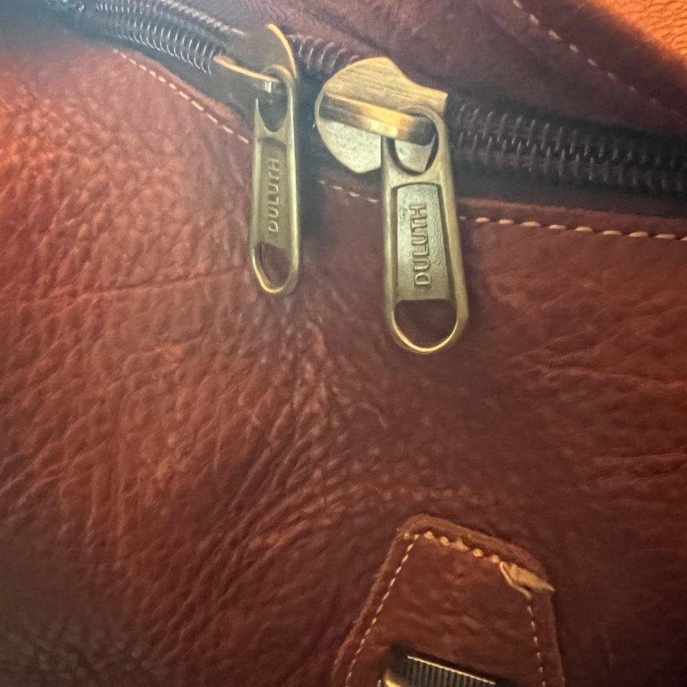 Duluth lifetime leather duffel bag - Picture 8 of 8